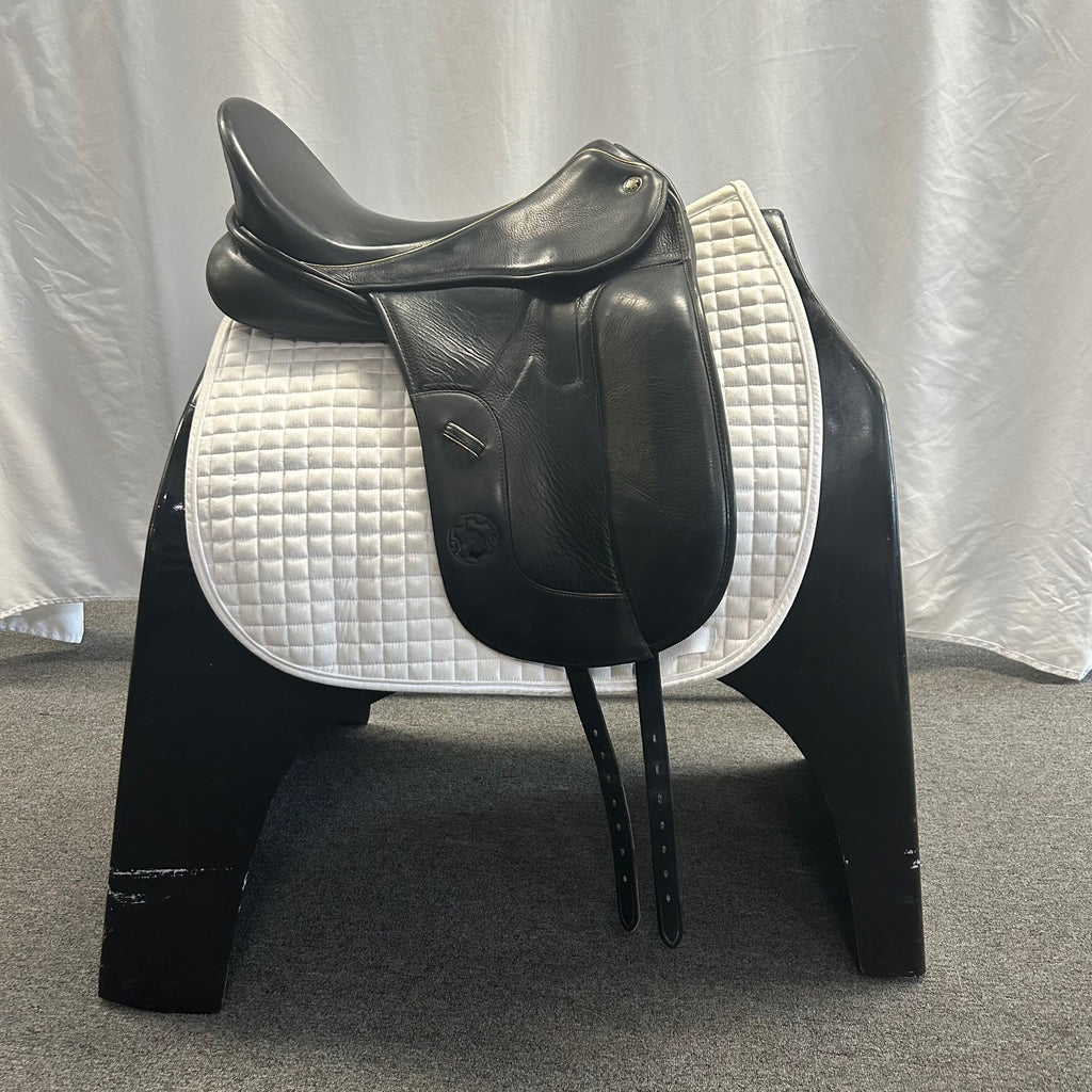 Used Hennig Sofa 18" Dressage Saddle