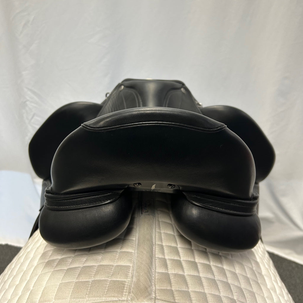 Used Aviar Rook 1.0 - 17.5" Monoflap Dressage Saddle