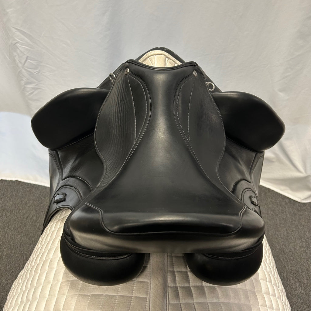 Used Aviar Rook 1.0 - 17.5" Monoflap Dressage Saddle