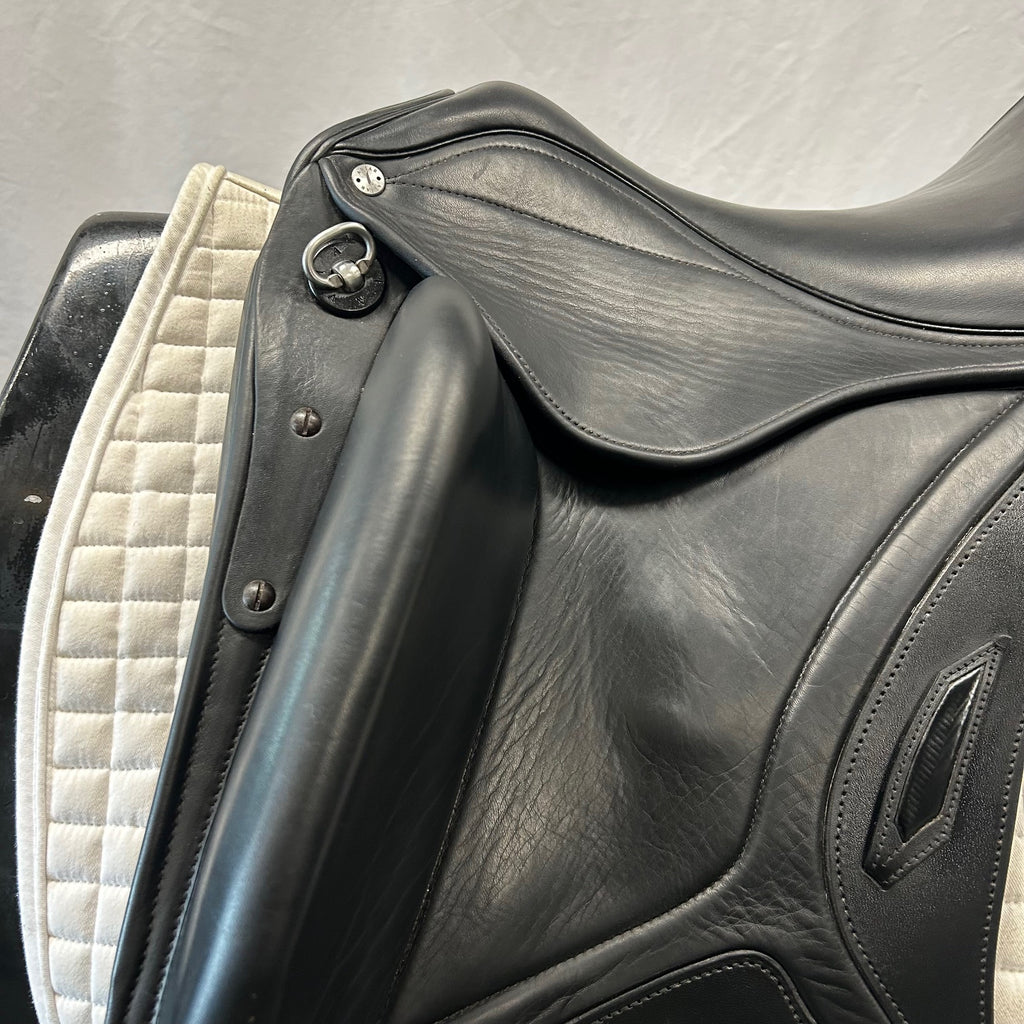 Used Aviar Rook 1.0 - 17.5" Monoflap Dressage Saddle