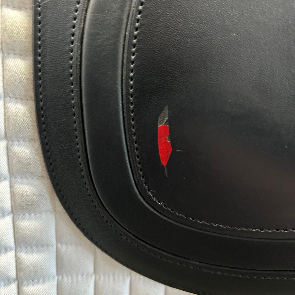 Used Aviar Rook 1.0 - 17.5" Monoflap Dressage Saddle