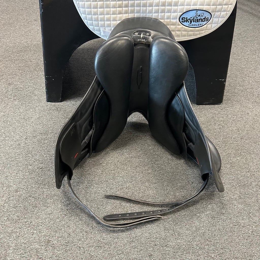 Used Aviar Rook 1.0 - 17.5" Monoflap Dressage Saddle