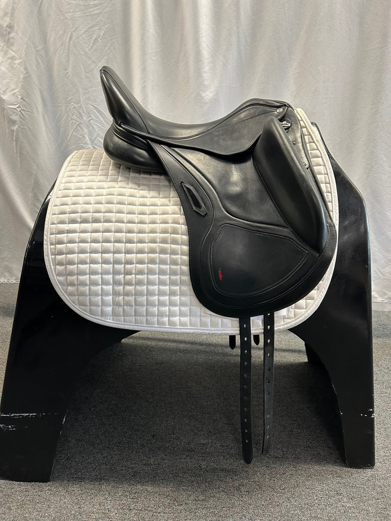 Used Aviar Rook 1.0 - 17.5" Monoflap Dressage Saddle