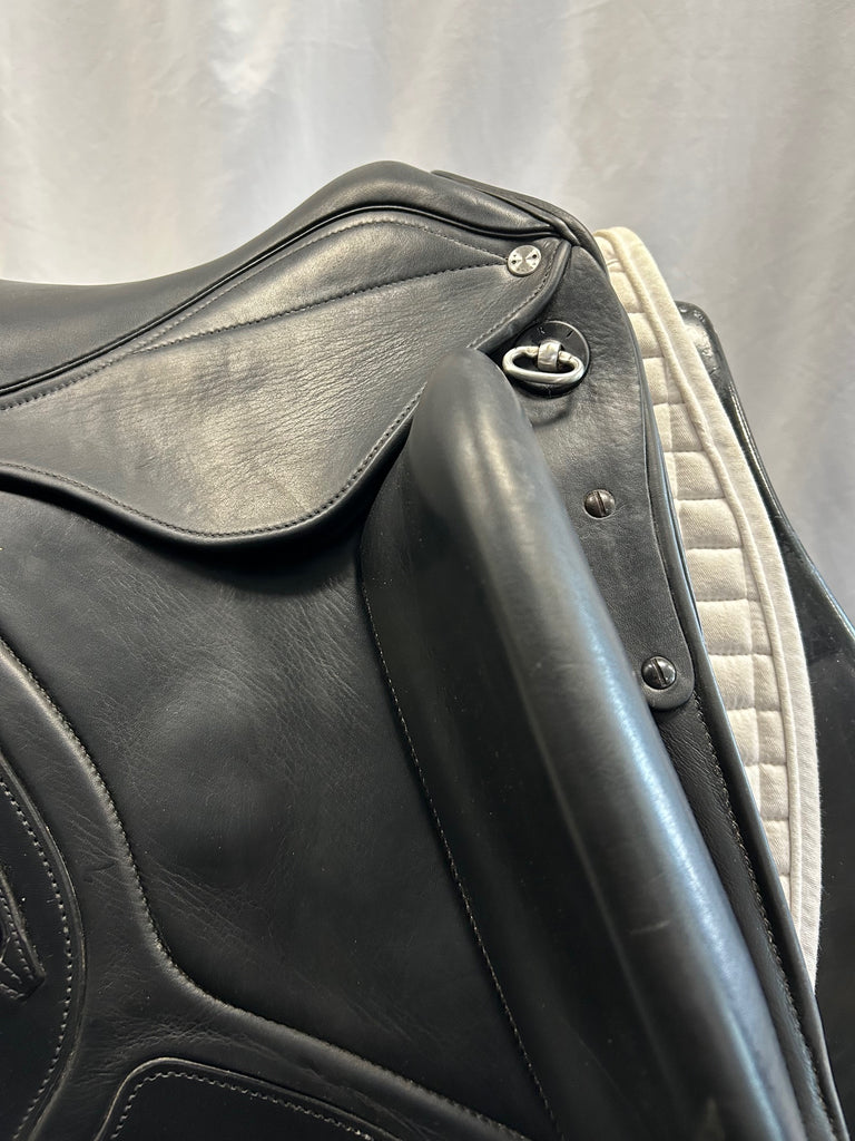 Used Aviar Rook 1.0 - 17.5" Monoflap Dressage Saddle