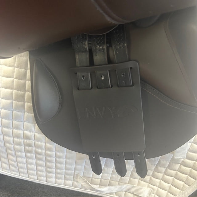 Demo Envy Pulse 18" Jump Saddle