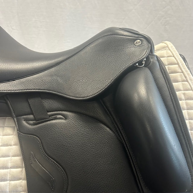 Demo Envy Aurora 18" Dressage Saddle