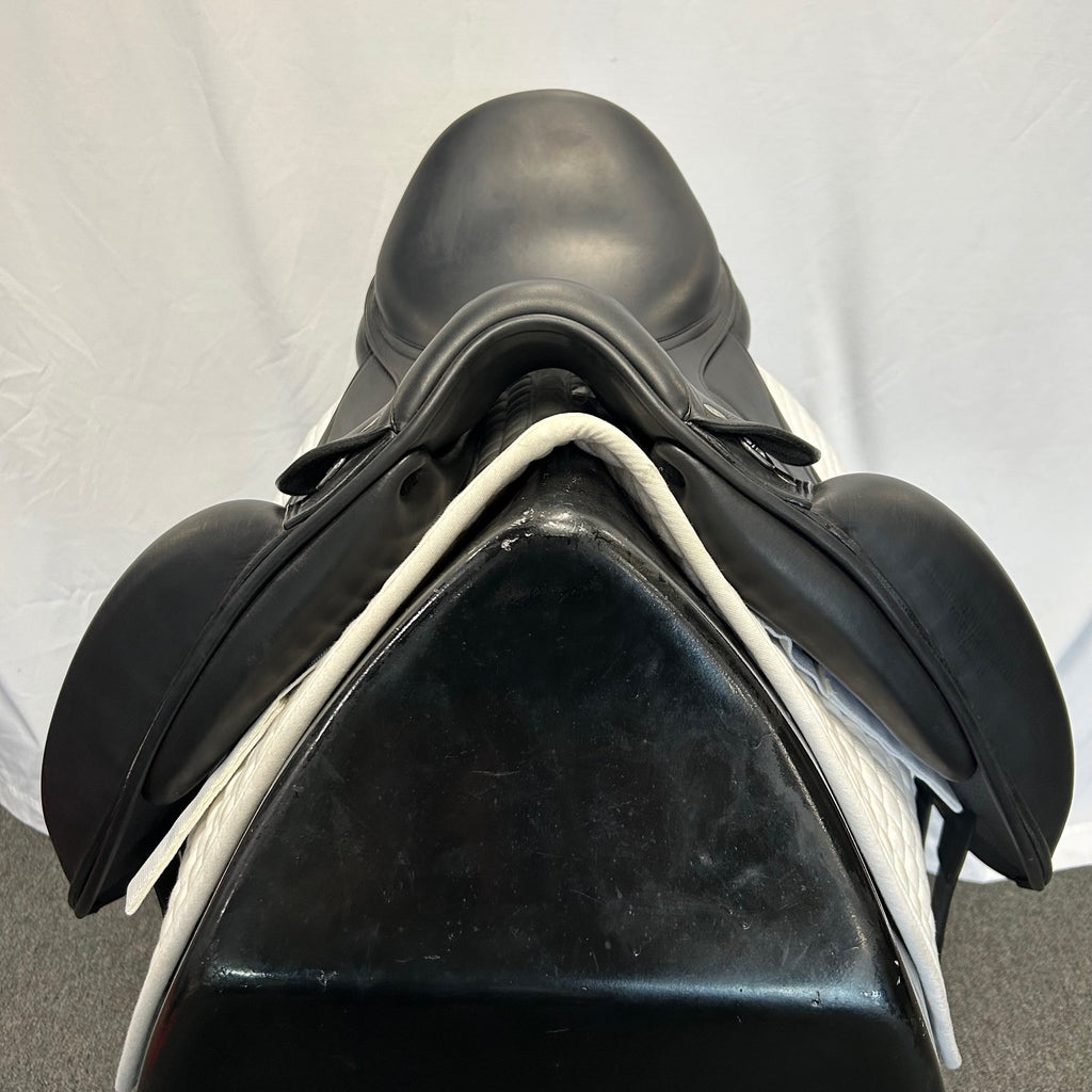 Used Equipe Oracle 17.5" Monoflap Dressage Saddle
