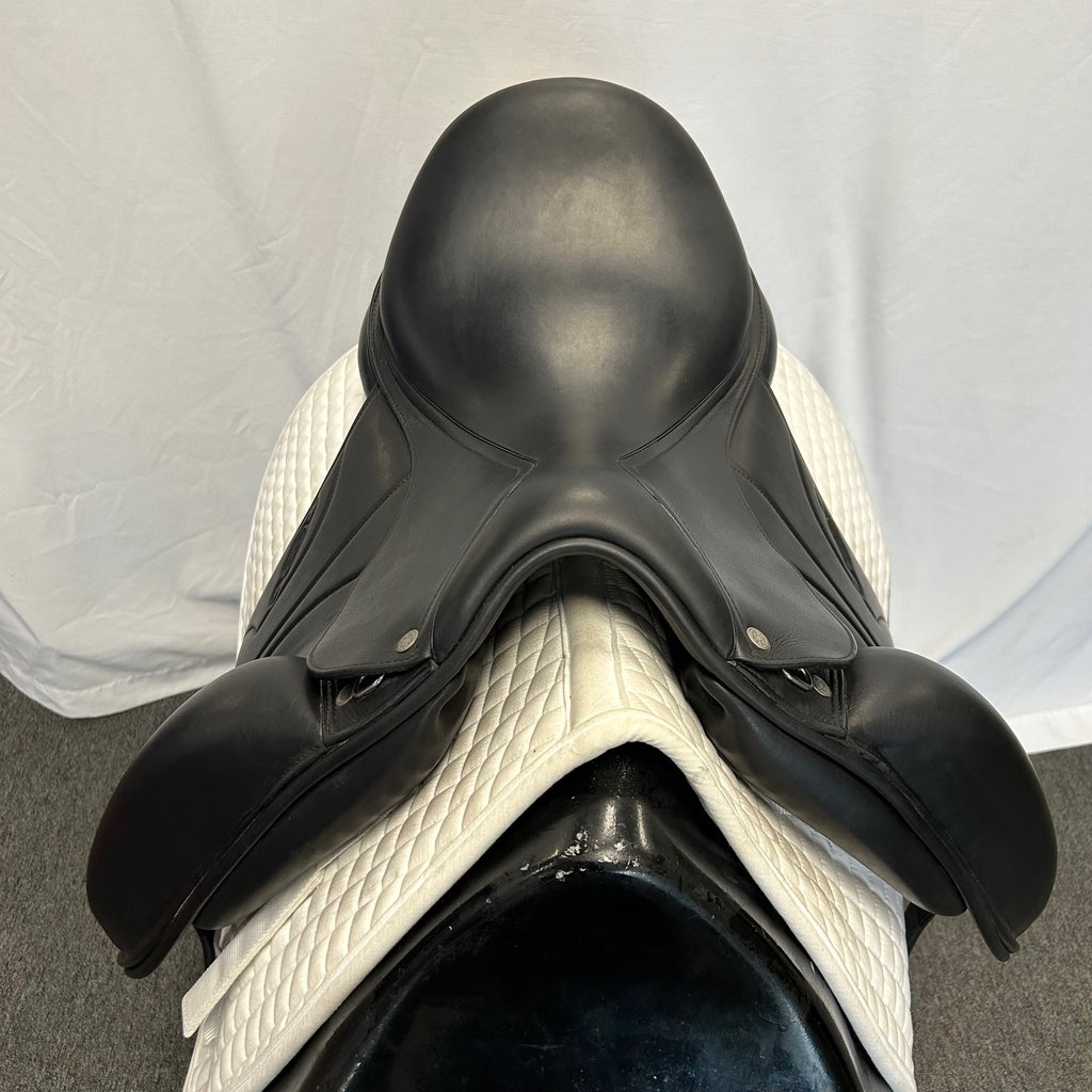Used Equipe Oracle 17.5" Monoflap Dressage Saddle