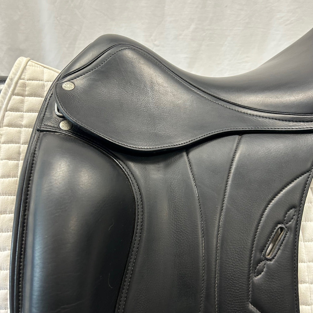 Used Equipe Oracle 17.5" Monoflap Dressage Saddle