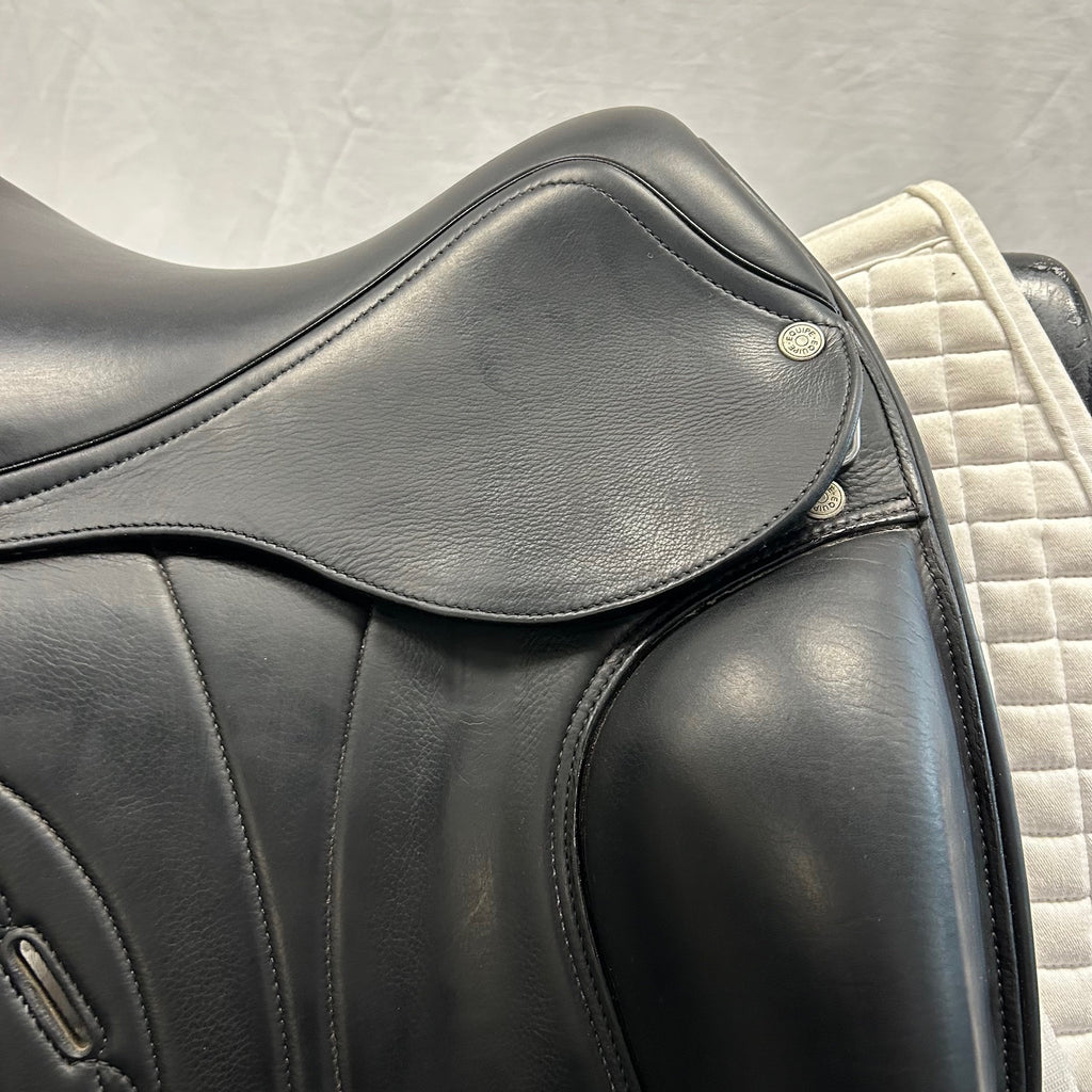 Used Equipe Oracle 17.5" Monoflap Dressage Saddle