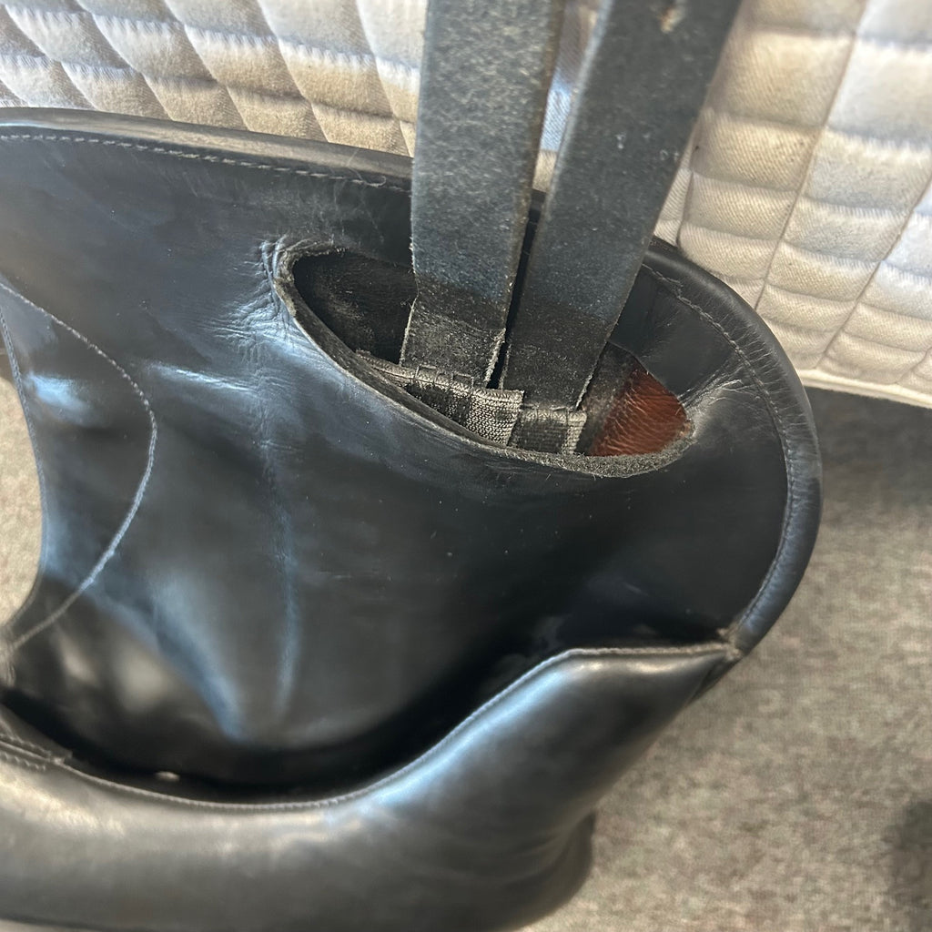 Used Fichtbauer Paura KCR 18" Monoflap Dressage Saddle