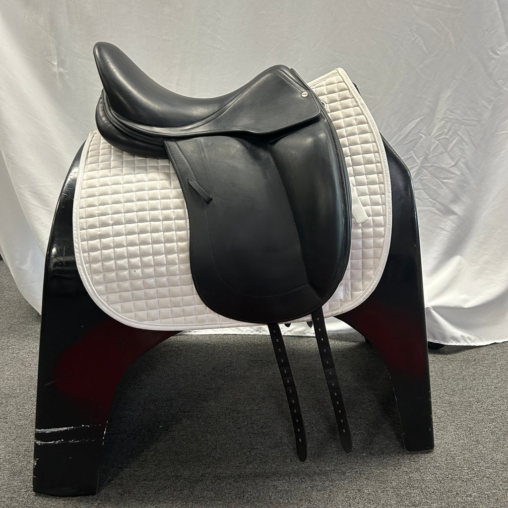 Used L'Apogee 17.5" DL Dressage Saddle