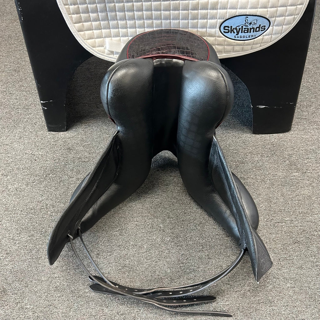 Used Custom Saddlery Wolfgang Omni Monoflap 17" Dressage Saddle