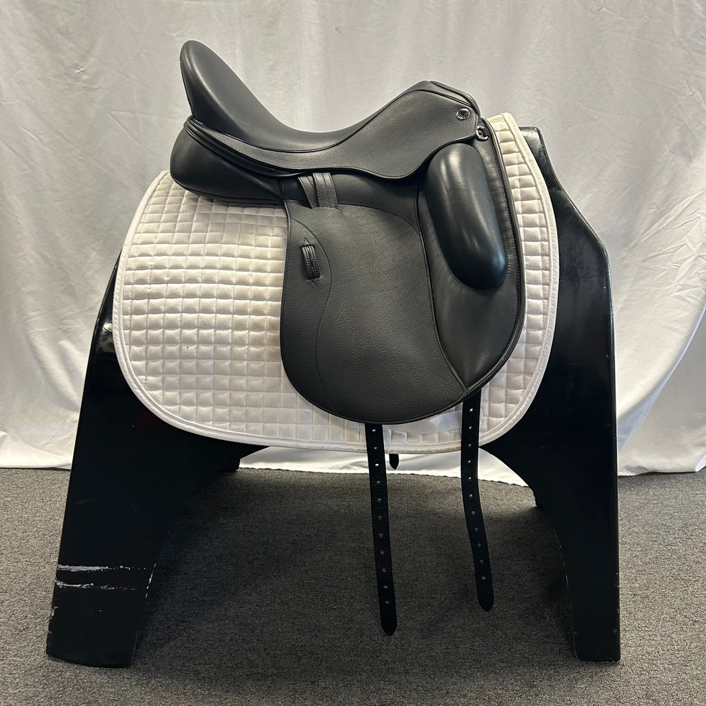 Used Veritas Novus 17.5" Dressage Saddle