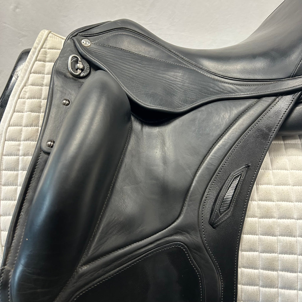 HOLD:  Used Aviar Rook 1.0 - 17.5" Monoflap Dressage Saddle