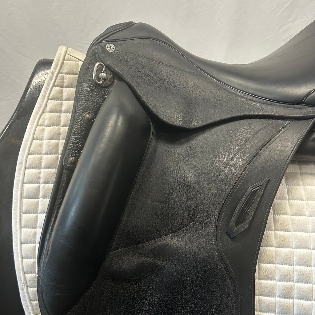 Used Aviar Rook 3.0 - 17.5" Monoflap Dressage Saddle