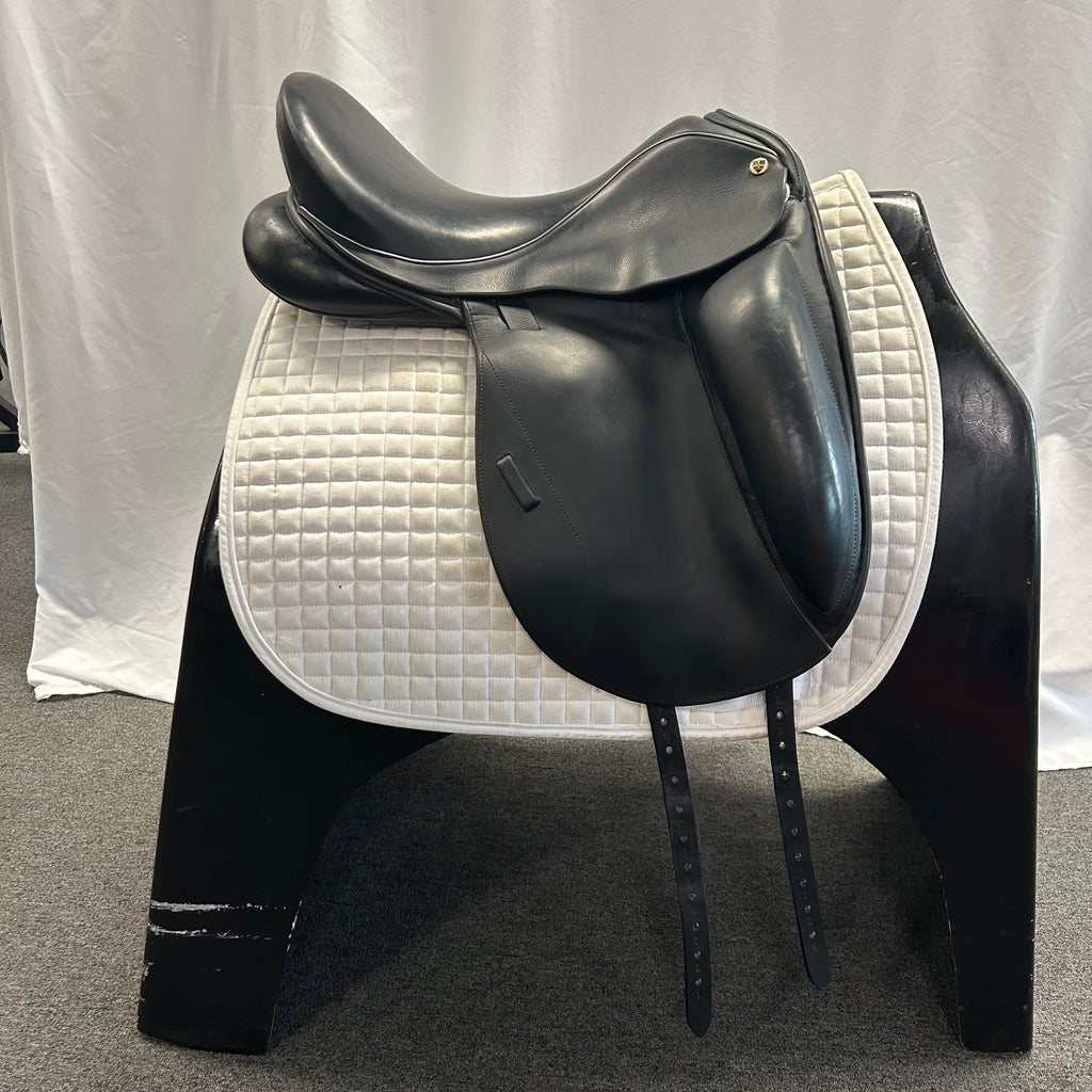 Used N2 Vincitore 18" Dressage Saddle