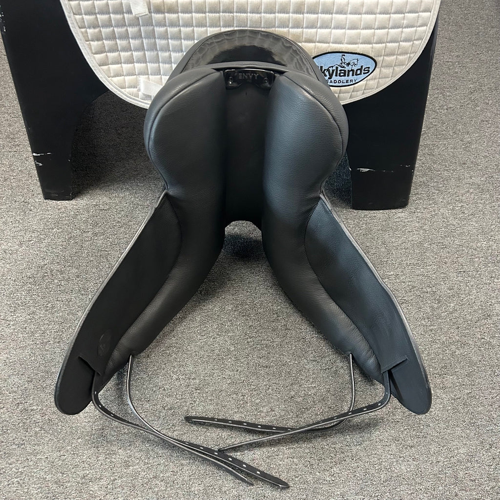 Demo Envy Motion 17.5" Dressage Saddle