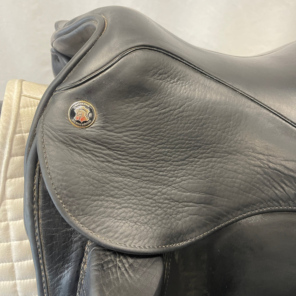 Used Hennig Sofa 17.75"-18" Dressage Saddle