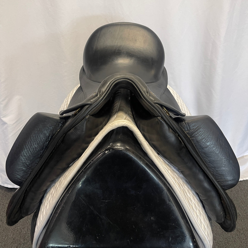 Used Hennig Sofa 17.75"-18" Dressage Saddle