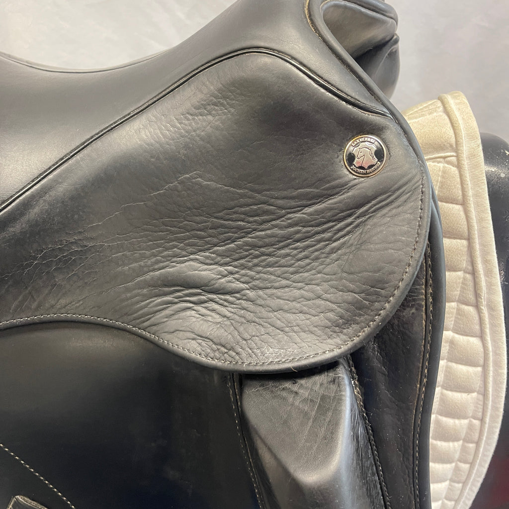 Used Hennig Sofa 17.75"-18" Dressage Saddle