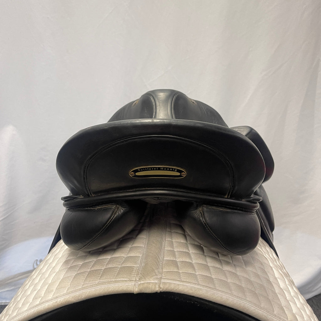 Used Hennig Sofa 17.75"-18" Dressage Saddle