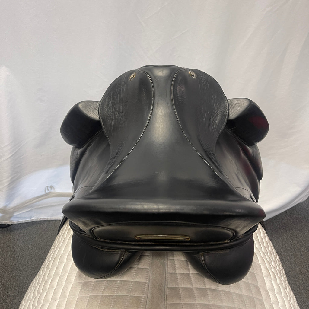 Used Hennig Sofa 17.75"-18" Dressage Saddle