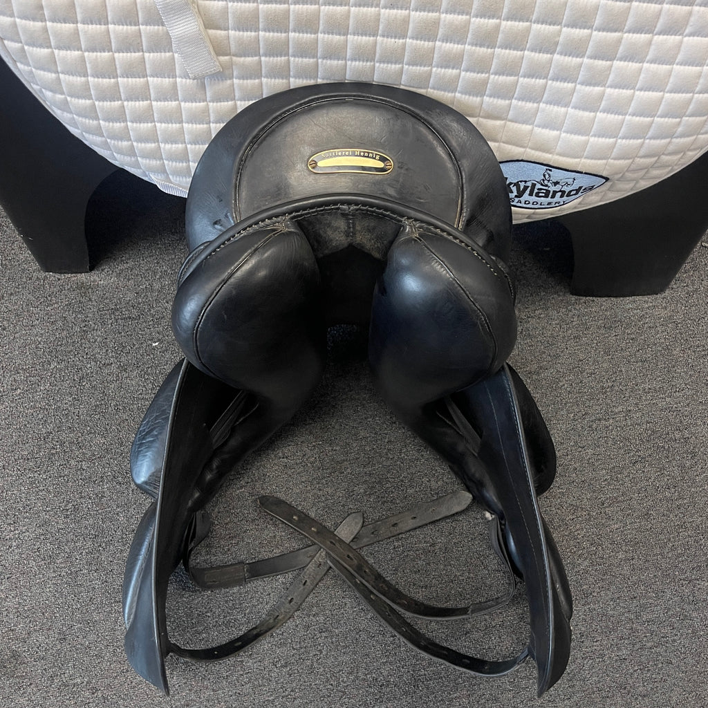 Used Hennig Sofa 17.75"-18" Dressage Saddle