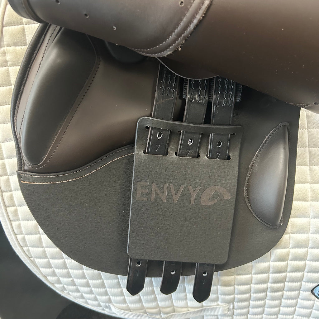 Demo Envy Pulse 18" Jump Saddle