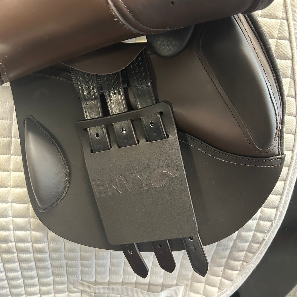 Demo Envy Pulse 18" Jump Saddle