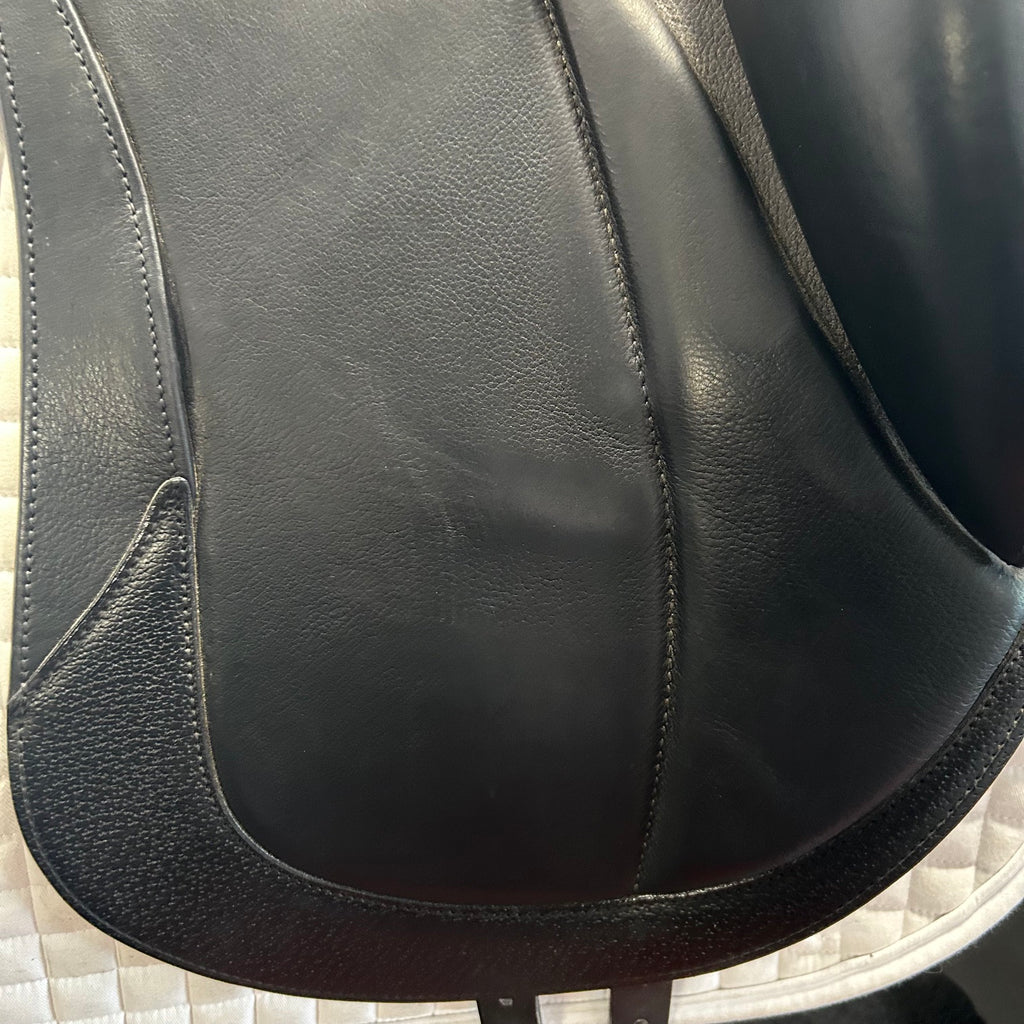 Used Stubben Centurion II 17.5" Dressage Saddle