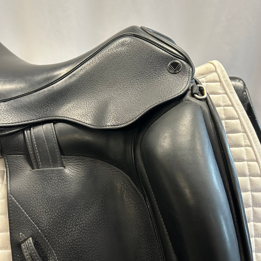 Used Veritas Eximo 18" Dressage Saddle