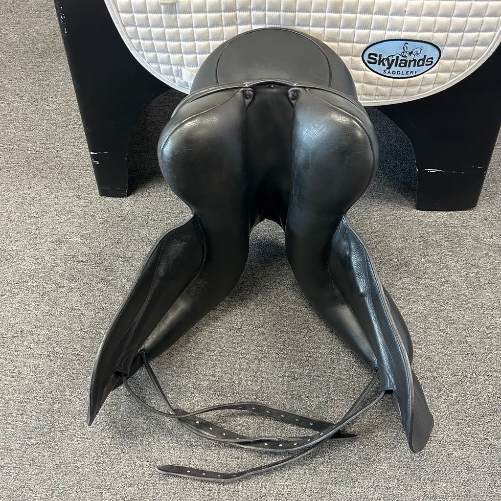 Used Veritas Eximo 18" Dressage Saddle