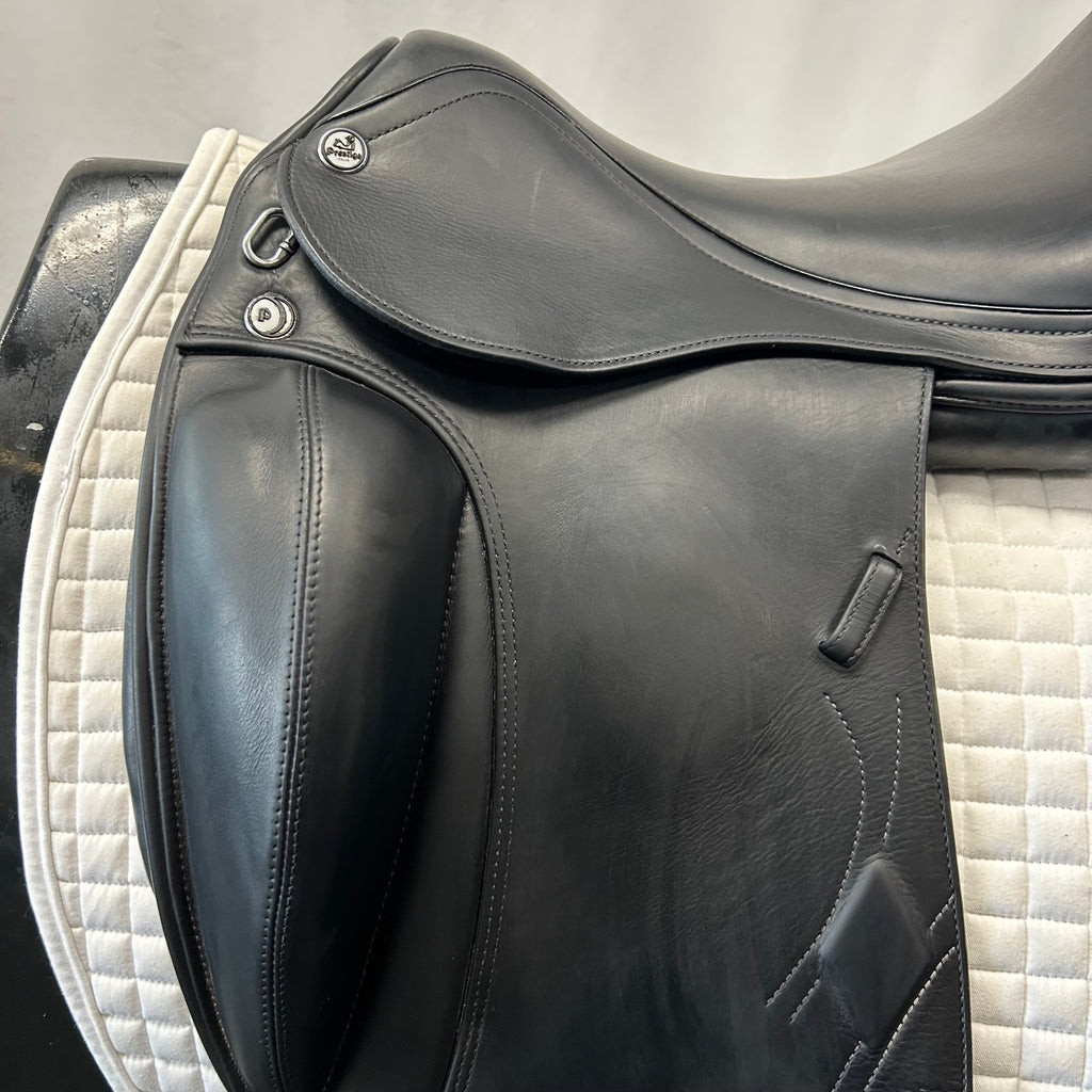 Used Prestige Philosophy 18" Dressage Saddle