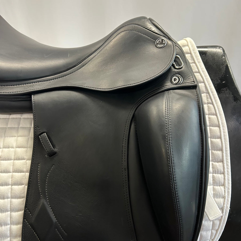 Used Prestige Philosophy 18" Dressage Saddle