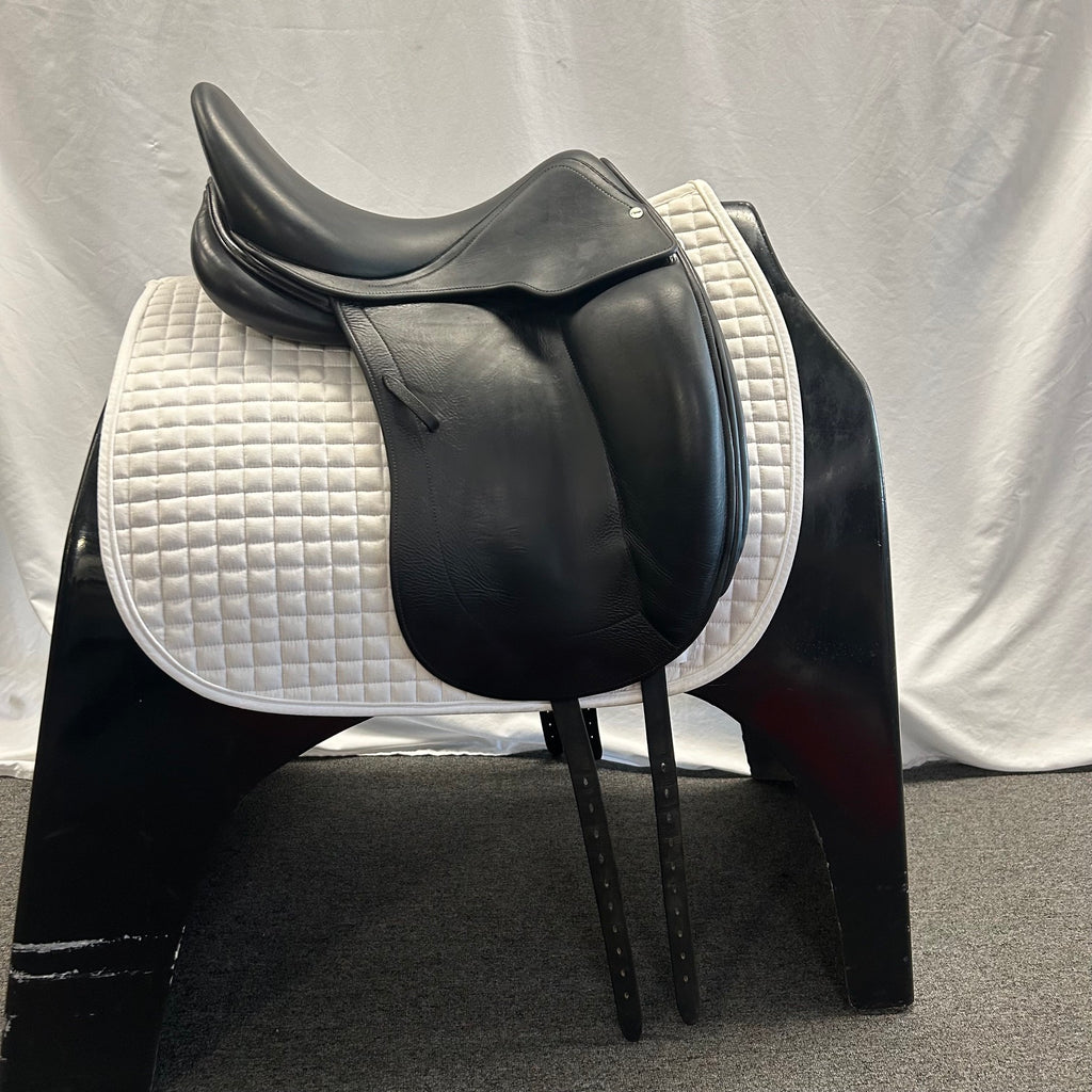 Used L'Apogee 17" DL Dressage Saddle