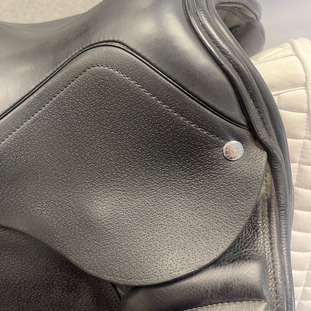 Used Bliss Loxley 18" Dressage Saddle