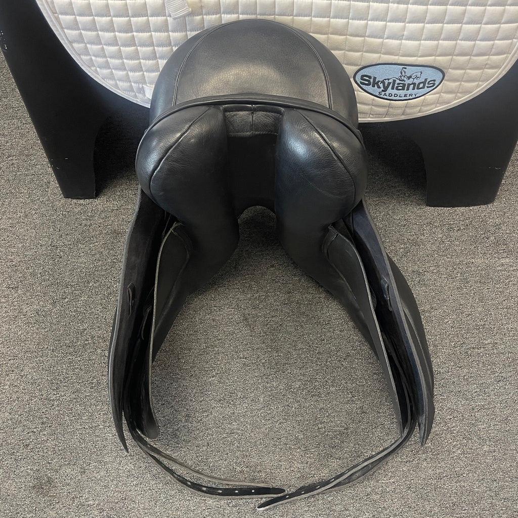 Used Bliss Loxley 18" Dressage Saddle