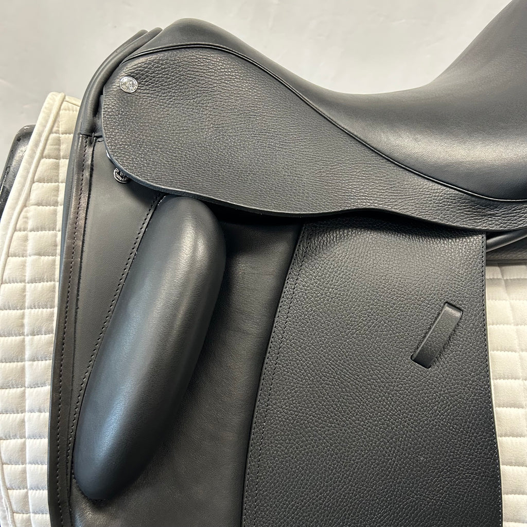 Demo Custom Wolfgang Solo Signature  17.5" Dressage Saddle