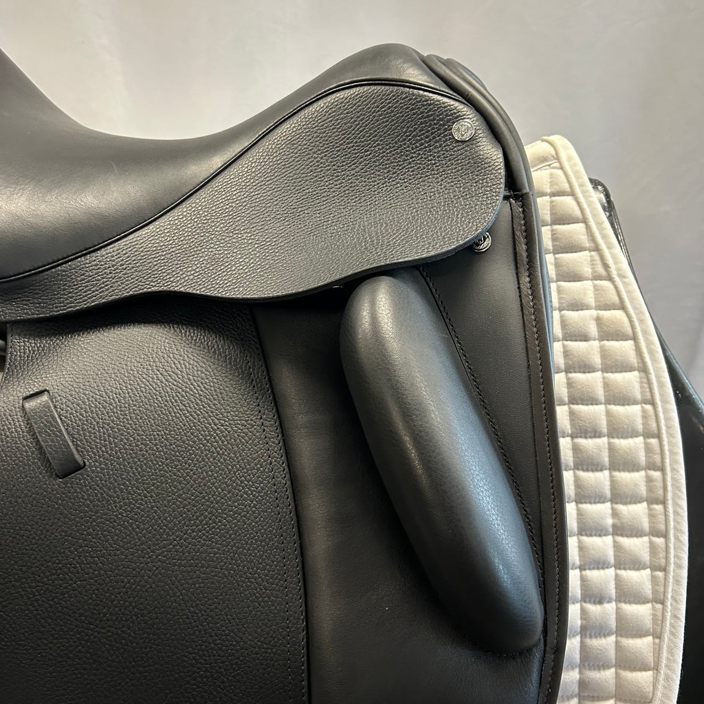 Demo Custom Wolfgang Solo Signature  17.5" Dressage Saddle