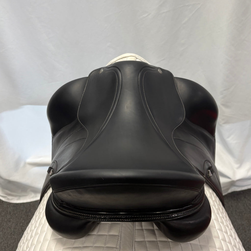 Used Equipe Kalifornia 18" Monoflap Dressage Saddle