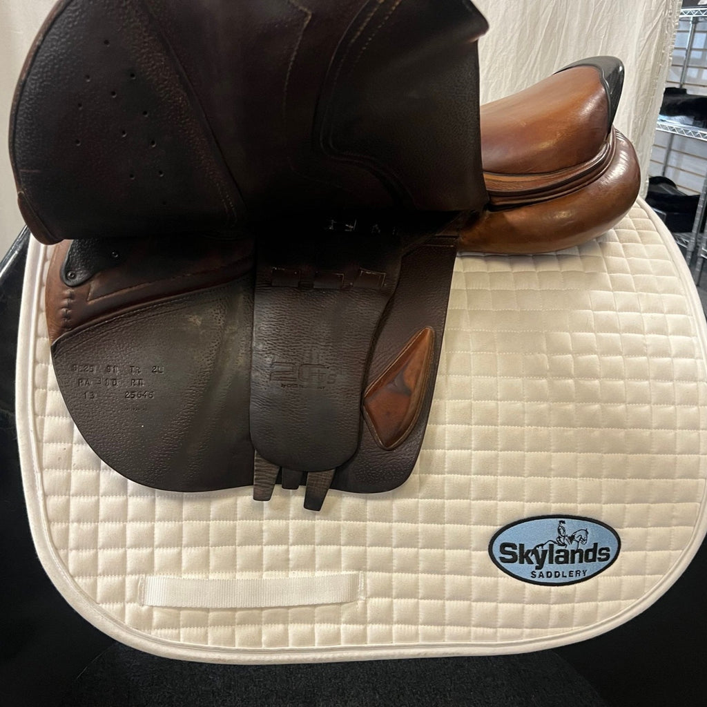 Used CWD SE25 2Gs 17" Jump Saddle