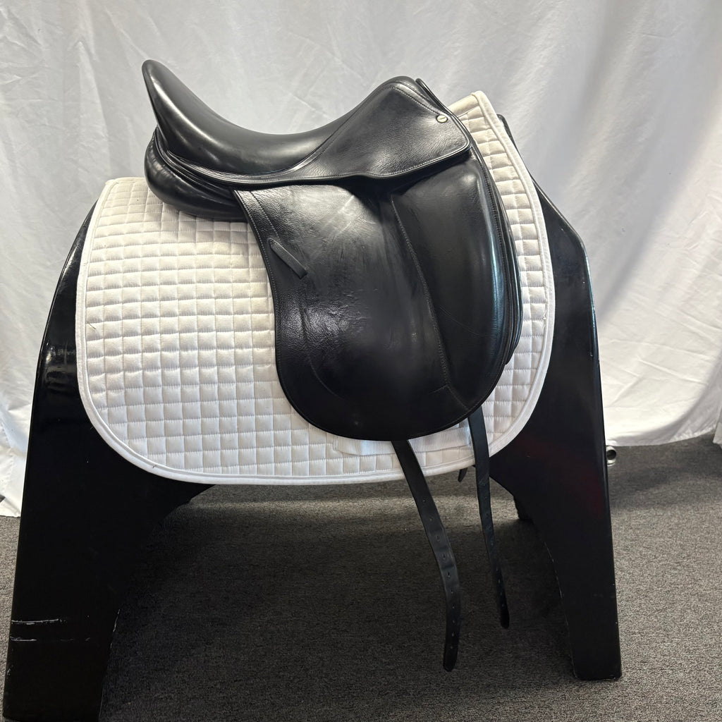 Used L'Apogee 17" DL Dressage Saddle