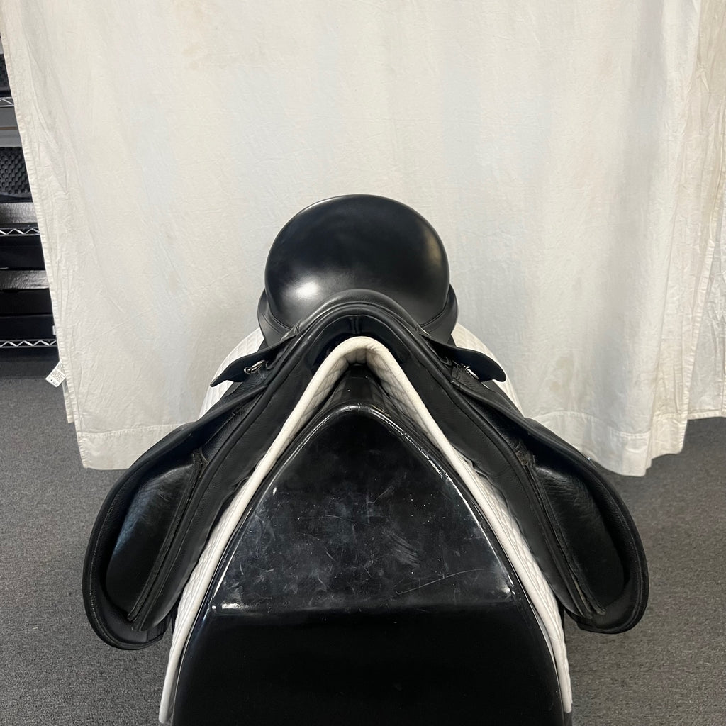 HOLD: Used County Competitor 18" Dressage Saddle