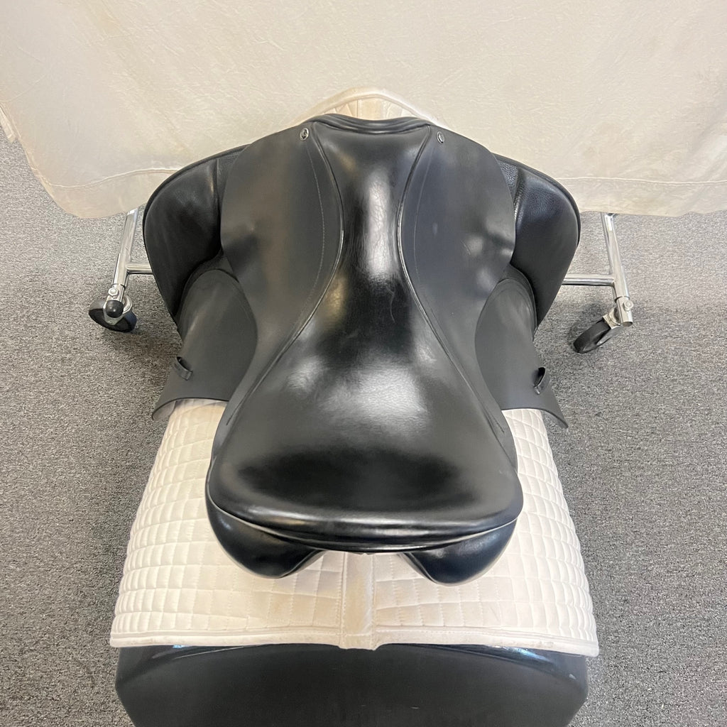 HOLD: Used County Competitor 18" Dressage Saddle