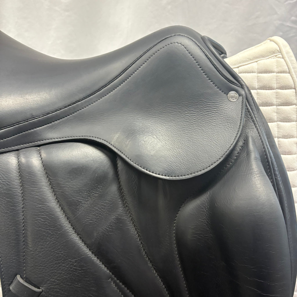 Used Antares Cadence 17.5" Monoflap Dressage Saddle