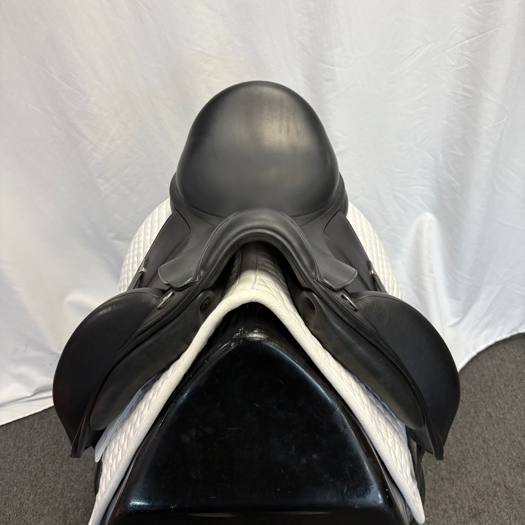 Used Equipe Viktoria 17.5" Monoflap Dressage Saddle