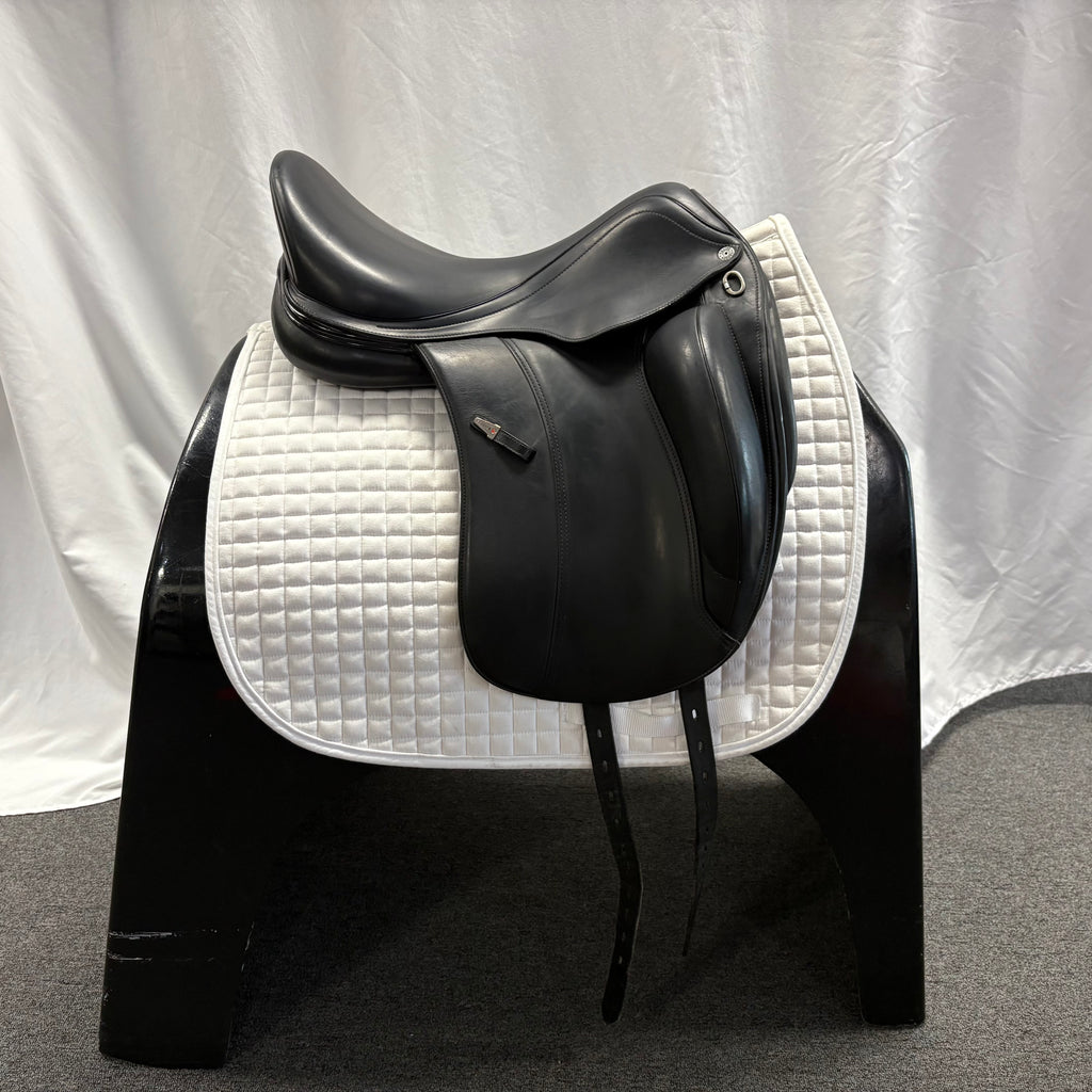 Used Equipe Viktoria 17.5" Monoflap Dressage Saddle