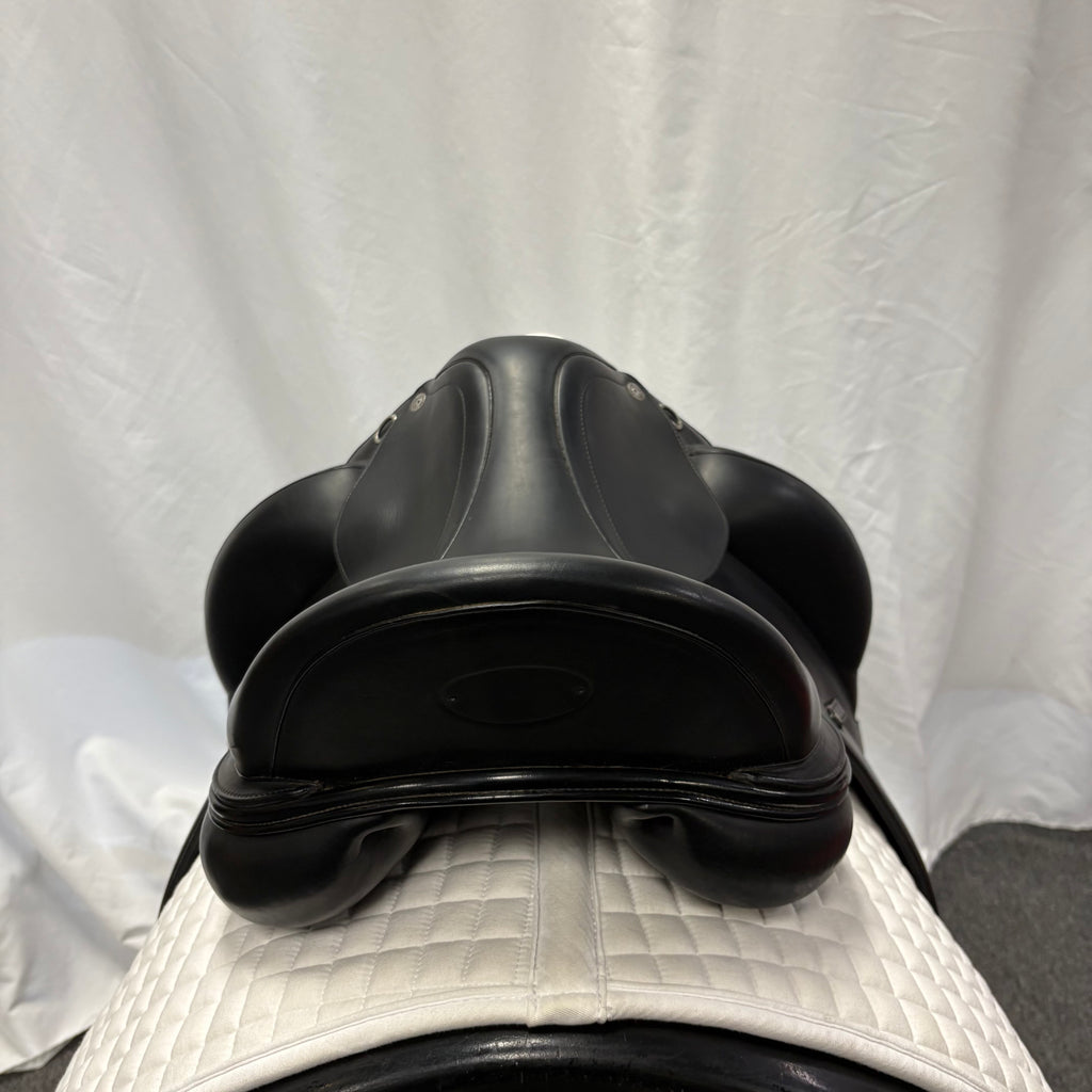 Used Equipe Viktoria 17.5" Monoflap Dressage Saddle