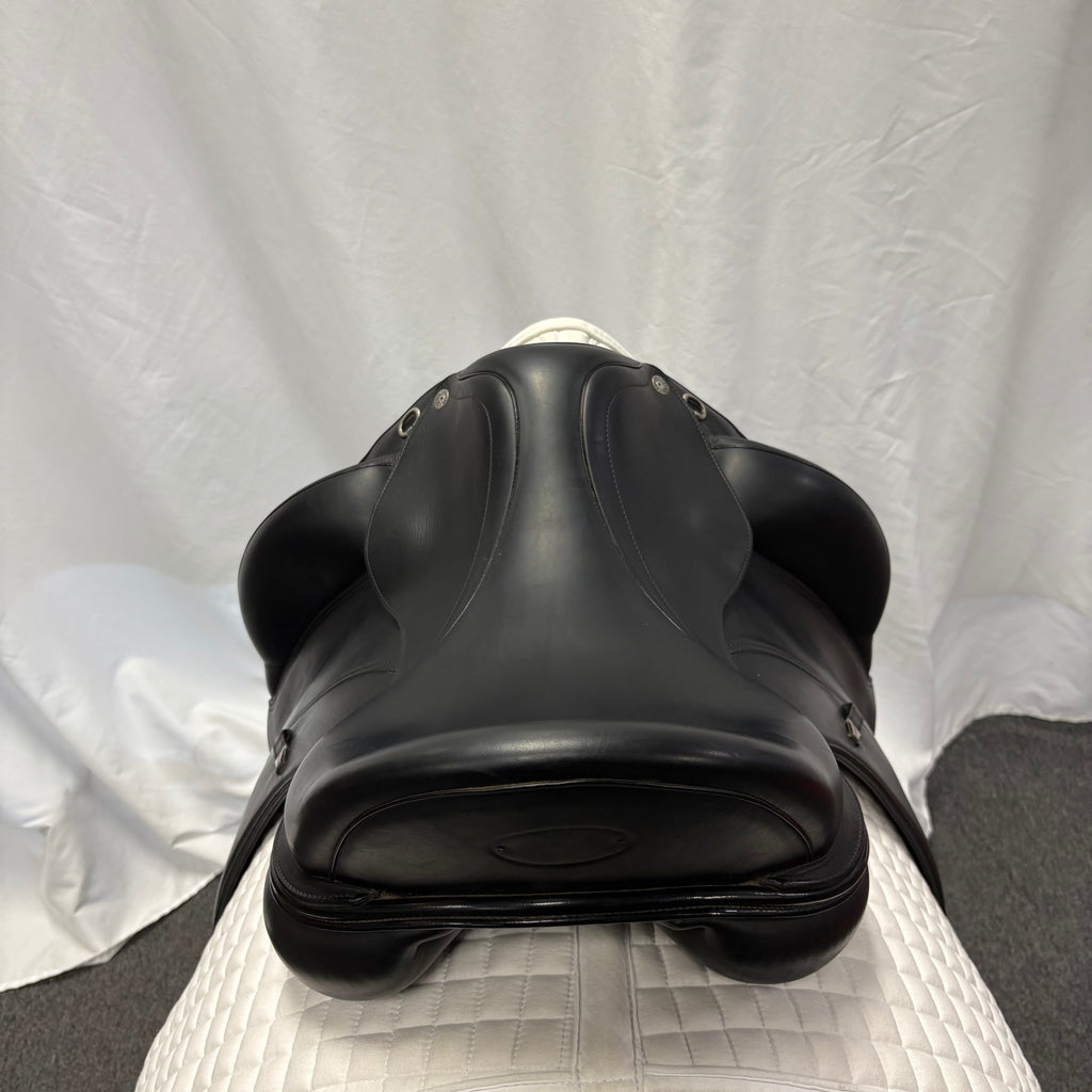 Used Equipe Viktoria 17.5" Monoflap Dressage Saddle
